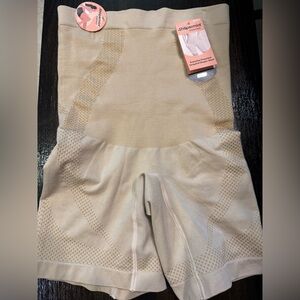 SHAPERMINT Shaper Shorts size M/L